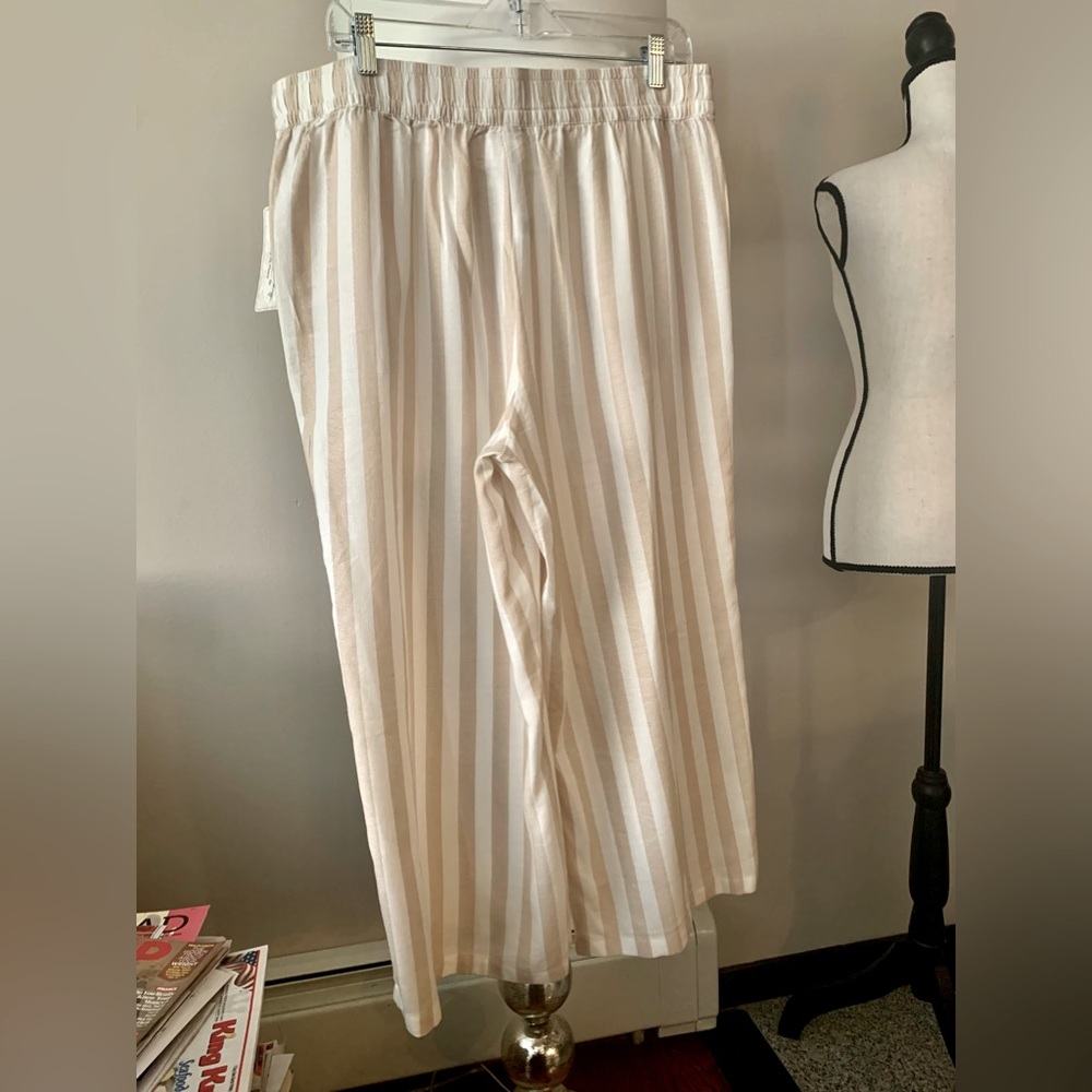 NWT French Laundry Stripped Wide Leg Cropped Pants.  Elastic waist on back.